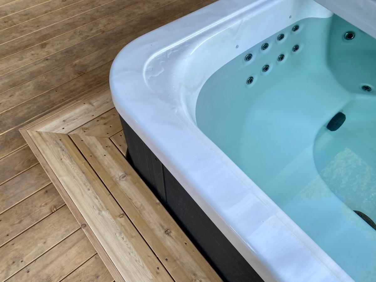 Idyllic Villa Unikko With Jacuzzi And Sauna ポリ エクステリア 写真