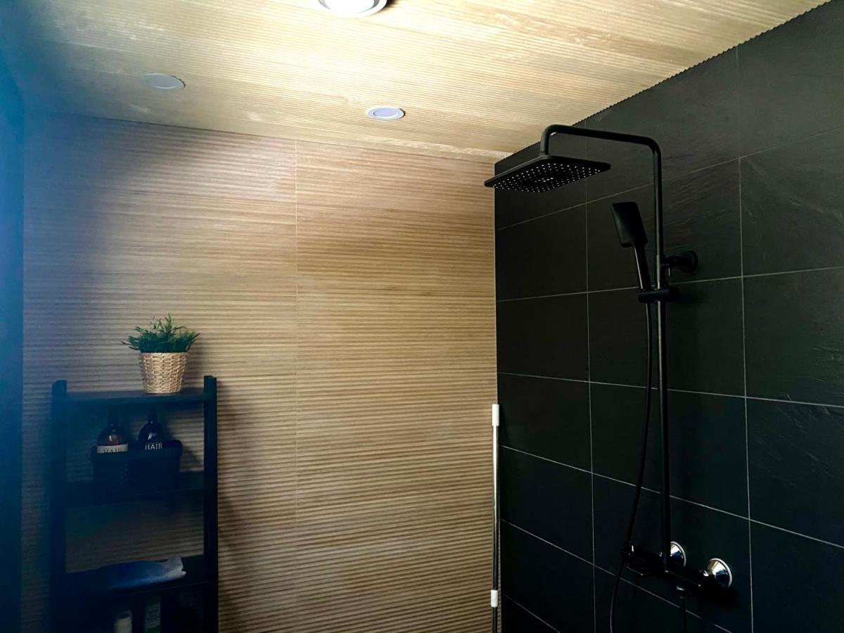 Idyllic Villa Unikko With Jacuzzi And Sauna ポリ エクステリア 写真