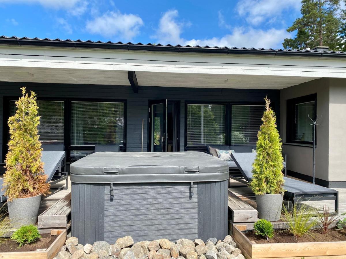 Idyllic Villa Unikko With Jacuzzi And Sauna ポリ エクステリア 写真